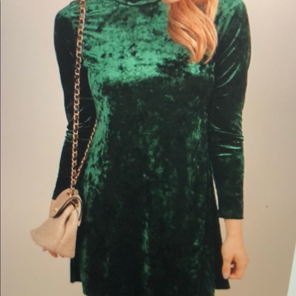 Dresses & Skirts - NWT! Boutique Pine Green Velvet Dress.